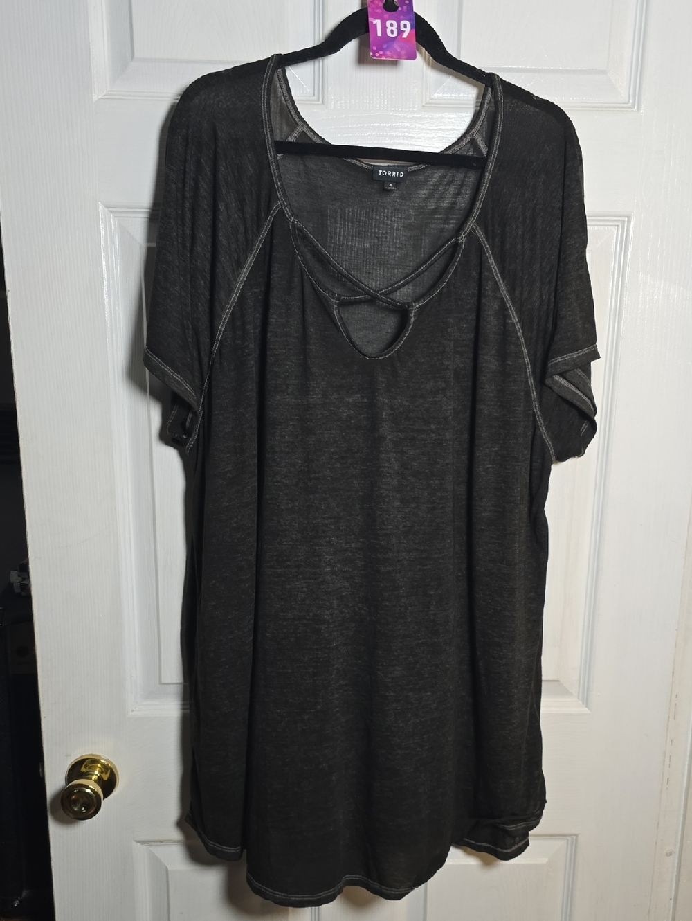 189 Torrid 4 4X Black Short Sleeve Crisscross Front Tunic